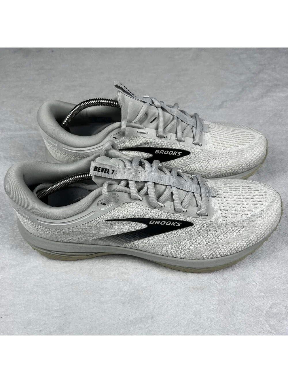 Brooks Revel 7 Running Shoes Men's Size 13 White Black Tan Athletic Sneakers